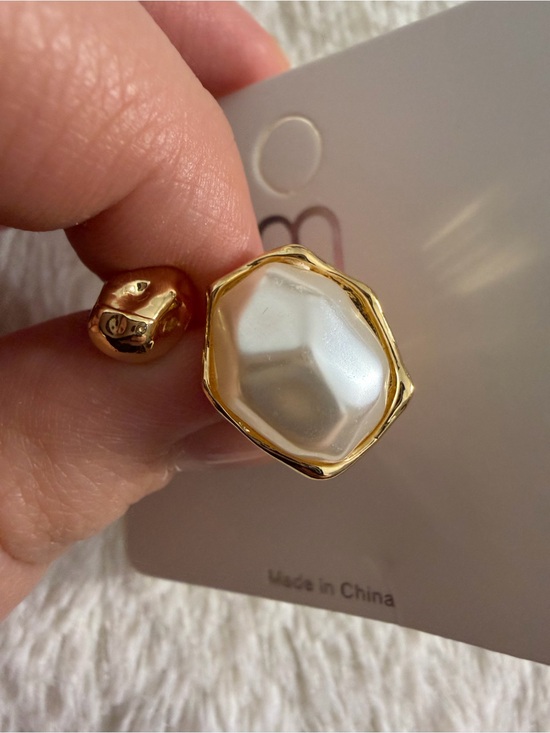 Jewelry - Gold Pearl Statement Ring - White Pearl Accent